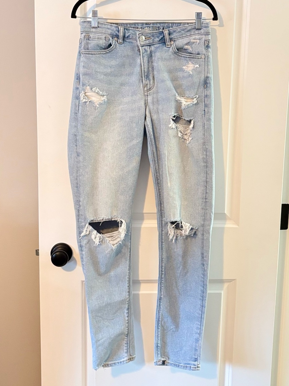 American Eagle Outfitters Light Wash Ripped Skinny Jeans